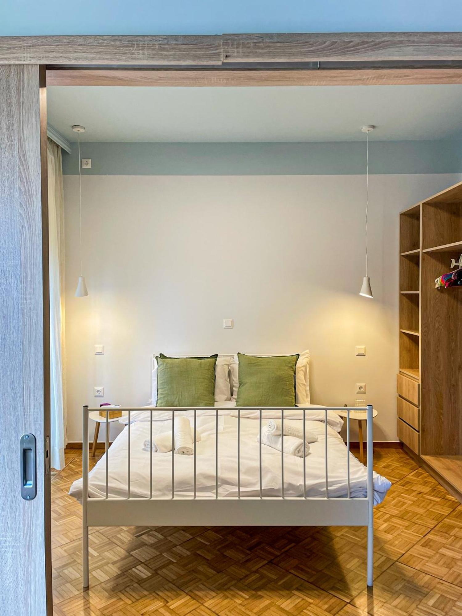 Apartment Near Metro + Port Piraeus Exterior photo